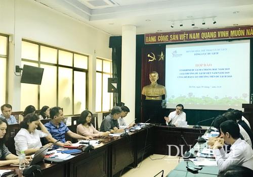 Phó Tổng cục trưởng TCDL Hà Văn Siêu chủ trì họp báo